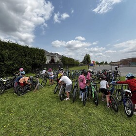 élèves à vélo